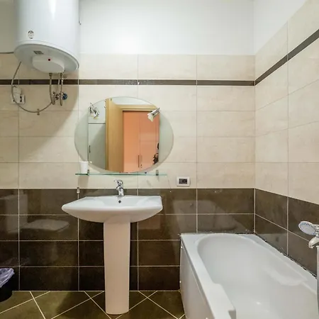 Tirent Apartment-spacious 2-bedroom In Delijorgji 地拉那