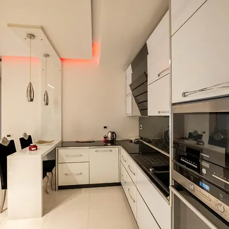 Tirent Apartment-spacious 2-bedroom In Delijorgji 地拉那